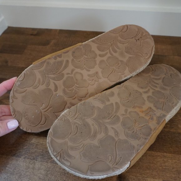 Roxy Slides - Picture 3 of 3